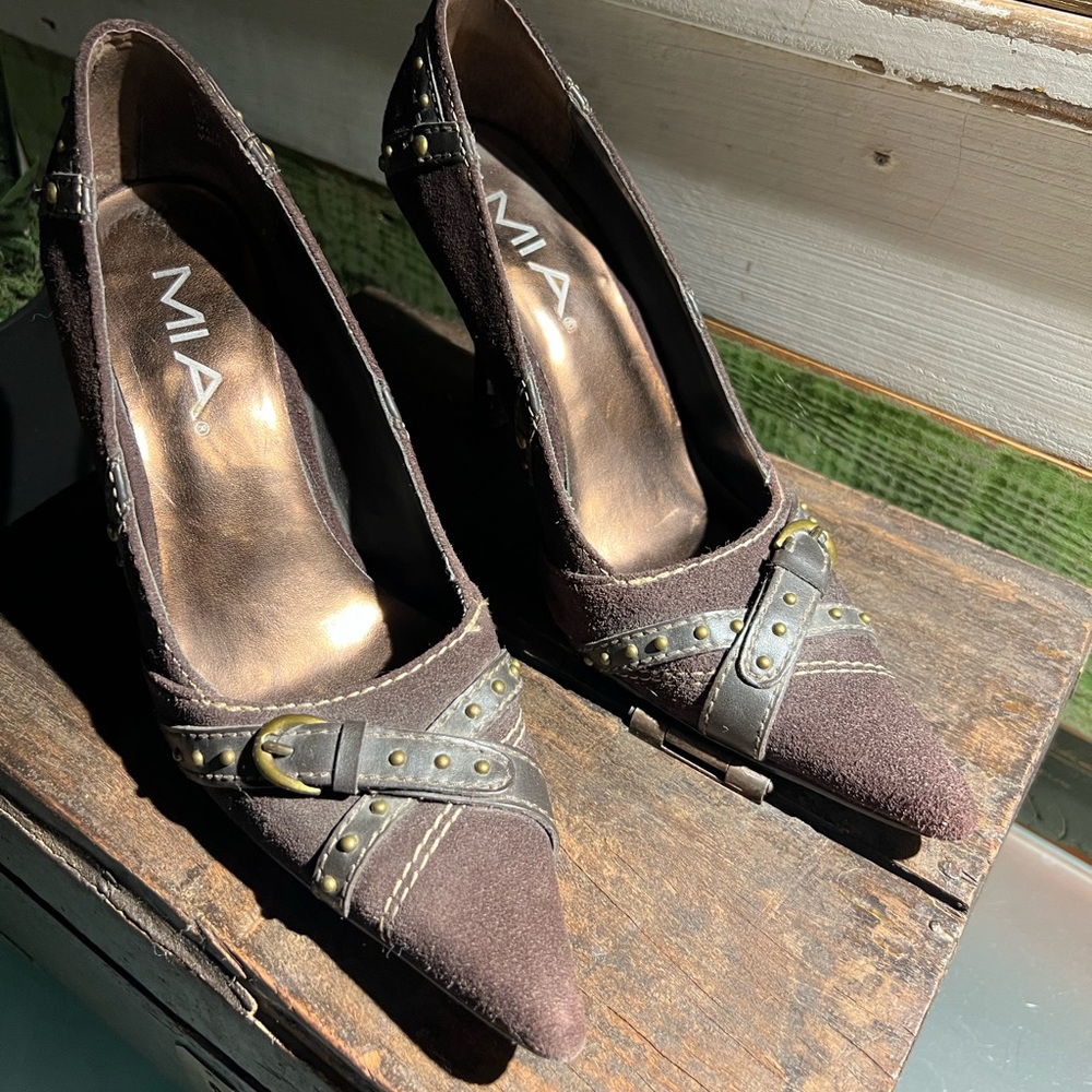 MIA heel. Brown suede/leather with buckle. Size 6.5